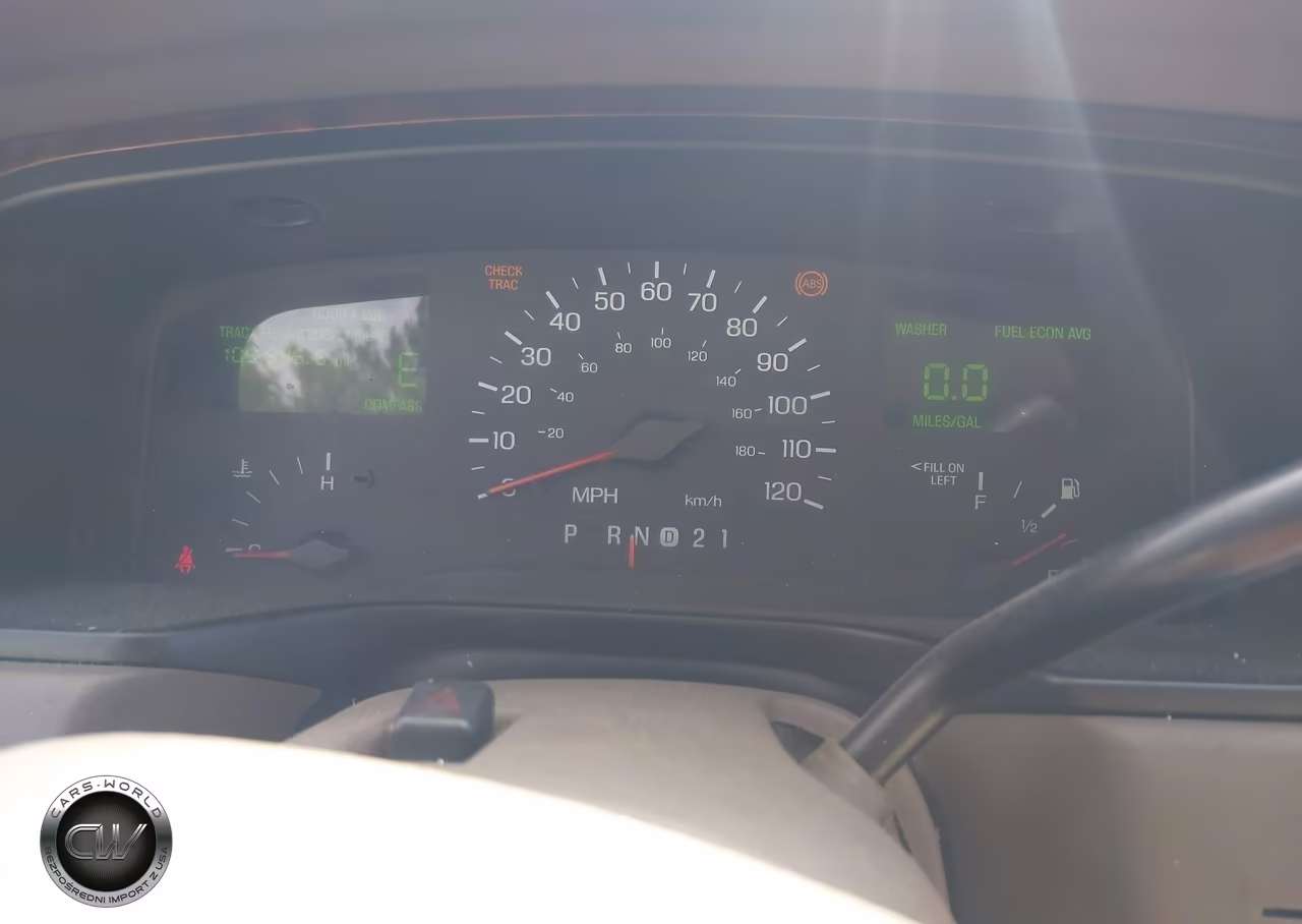 1998 Lincoln Town Car Signature VIN:1LNFM82W0WY723187 - 7