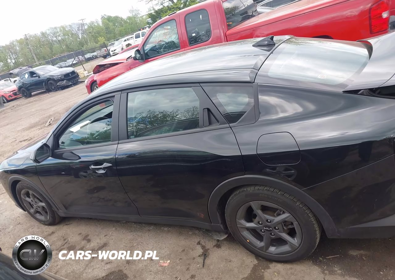 2025 Kia K4 Lxs VIN:3KPFT4DE2SE129463 - 14