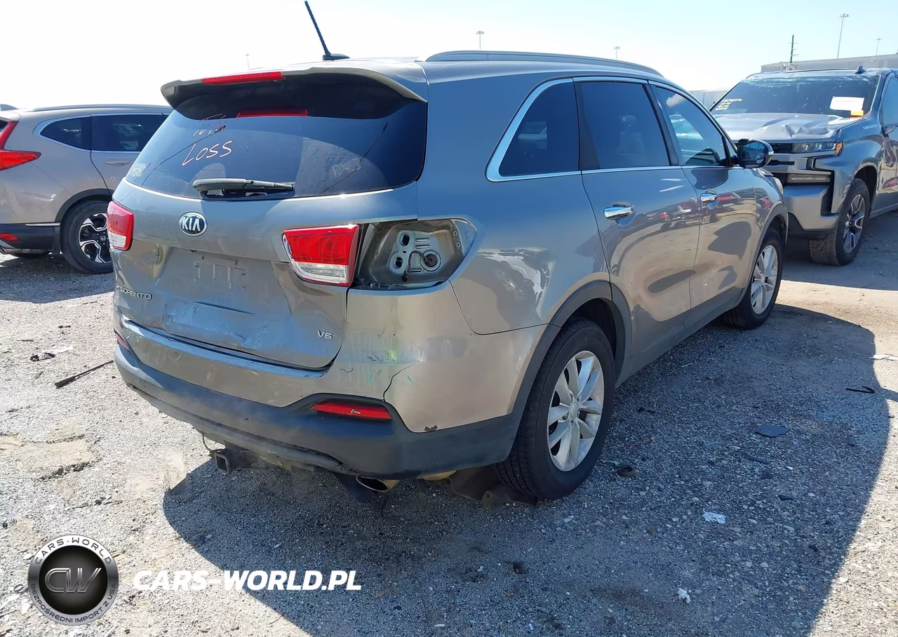 2017 Kia Sorento 3.3L Lx VIN:5XYPG4A58HG194813 - 4
