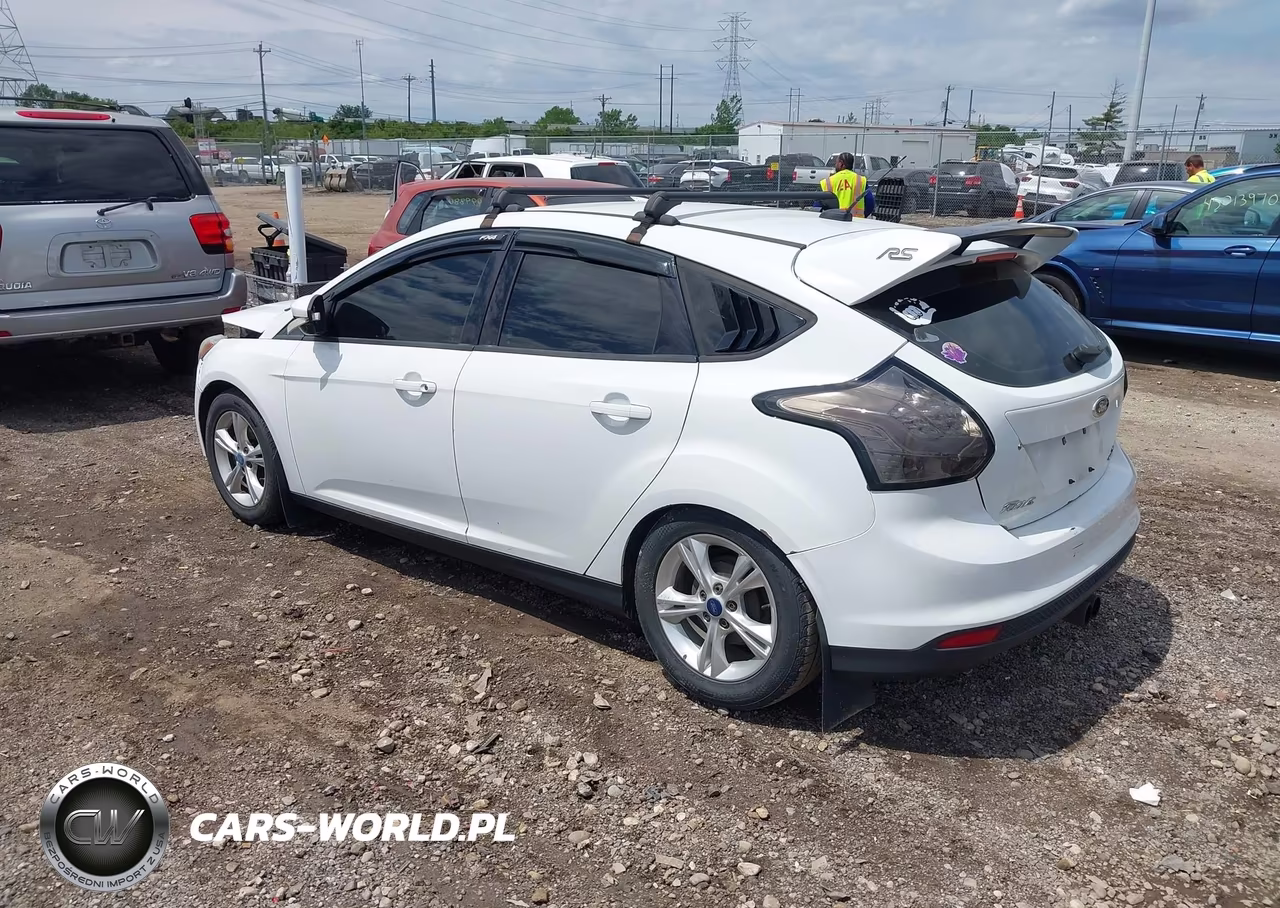 2014 Ford Focus Se VIN:1FADP3K23EL281462 - 3