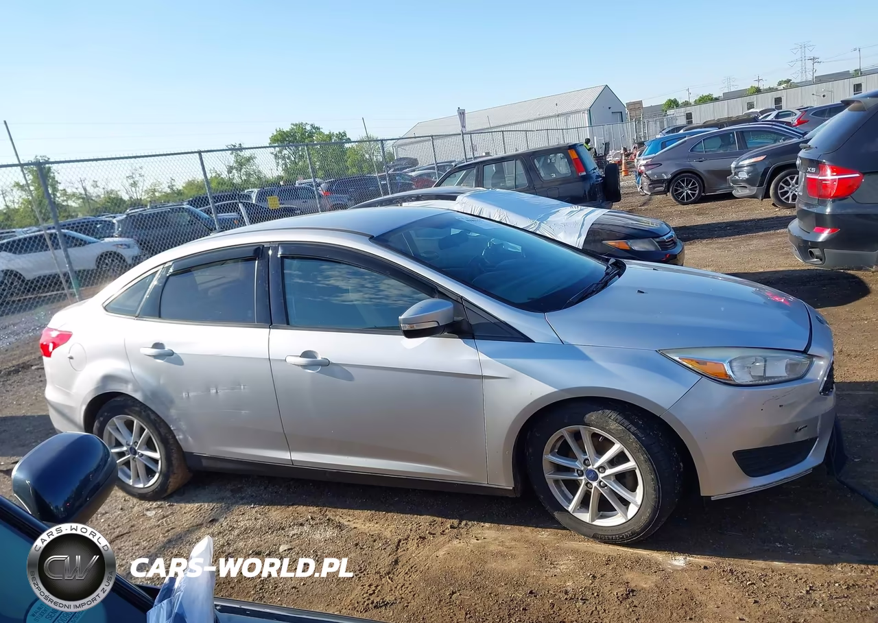 2016 Ford Focus Se VIN:1FADP3F21GL377944 - 14