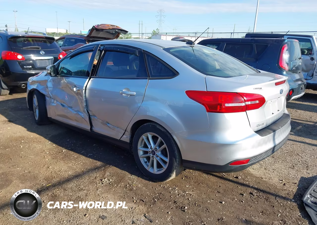 2016 Ford Focus Se VIN:1FADP3F21GL377944 - 3