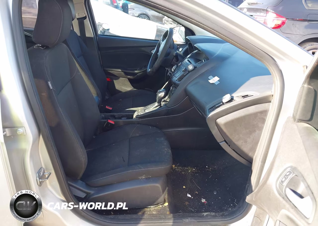 2016 Ford Focus Se VIN:1FADP3F21GL377944 - 5