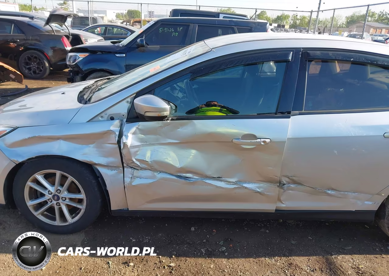 2016 Ford Focus Se VIN:1FADP3F21GL377944 - 6