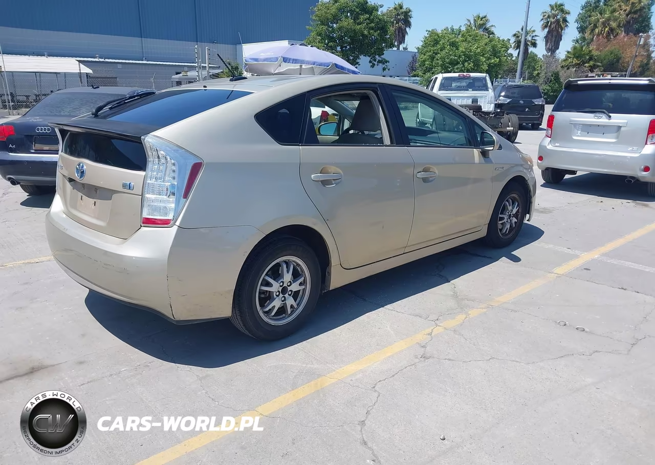 2011 Toyota Prius Three VIN:JTDKN3DU7B1408100 - 4