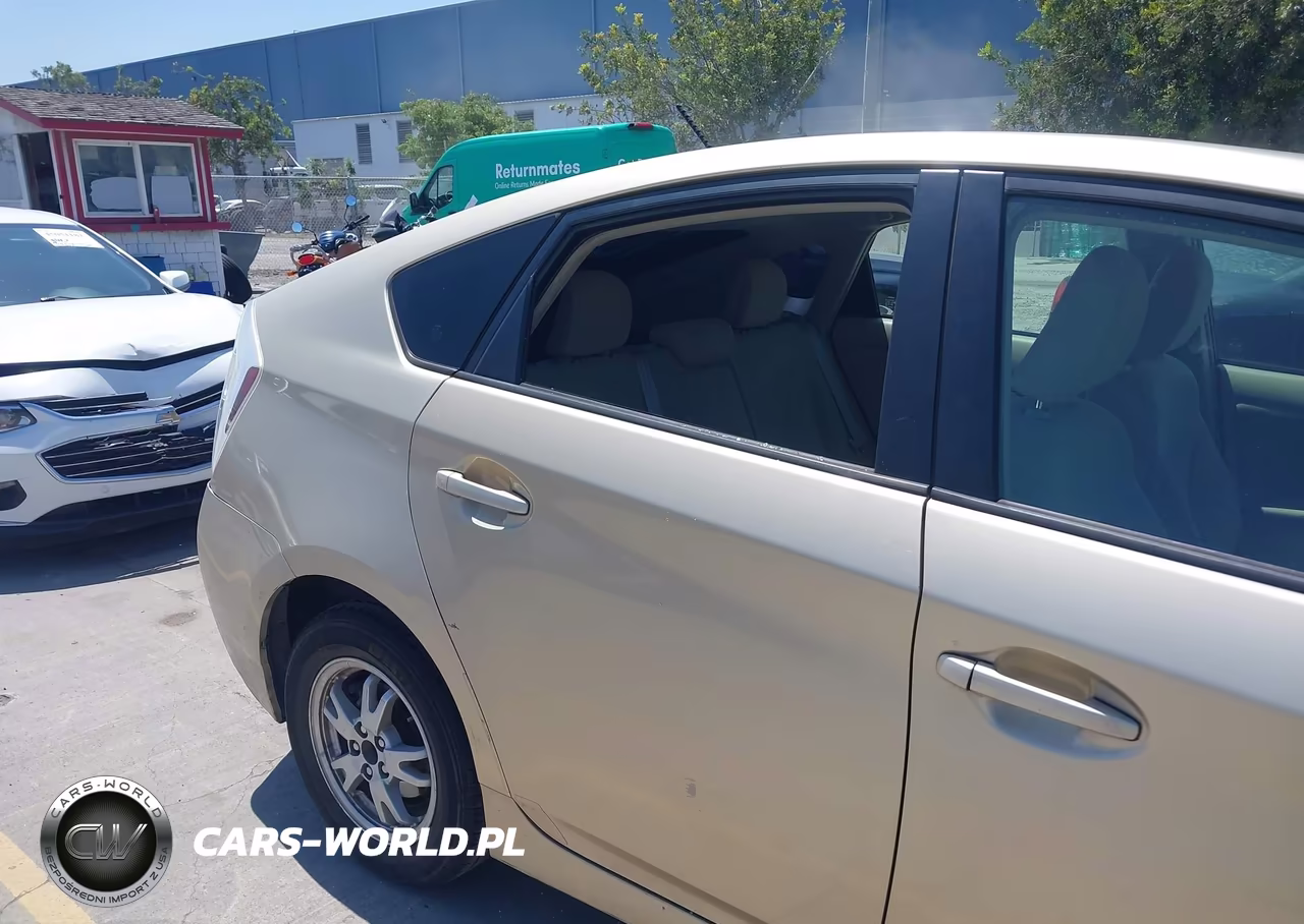 2011 Toyota Prius Three VIN:JTDKN3DU7B1408100 - 6