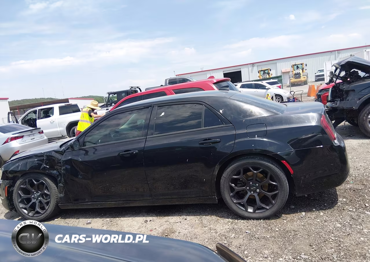 2020 Chrysler 300 Touring VIN:2C3CCAAG2LH115659 - 14