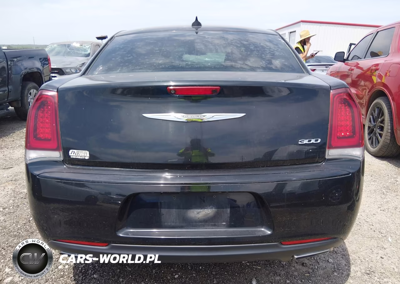 2020 Chrysler 300 Touring VIN:2C3CCAAG2LH115659 - 16