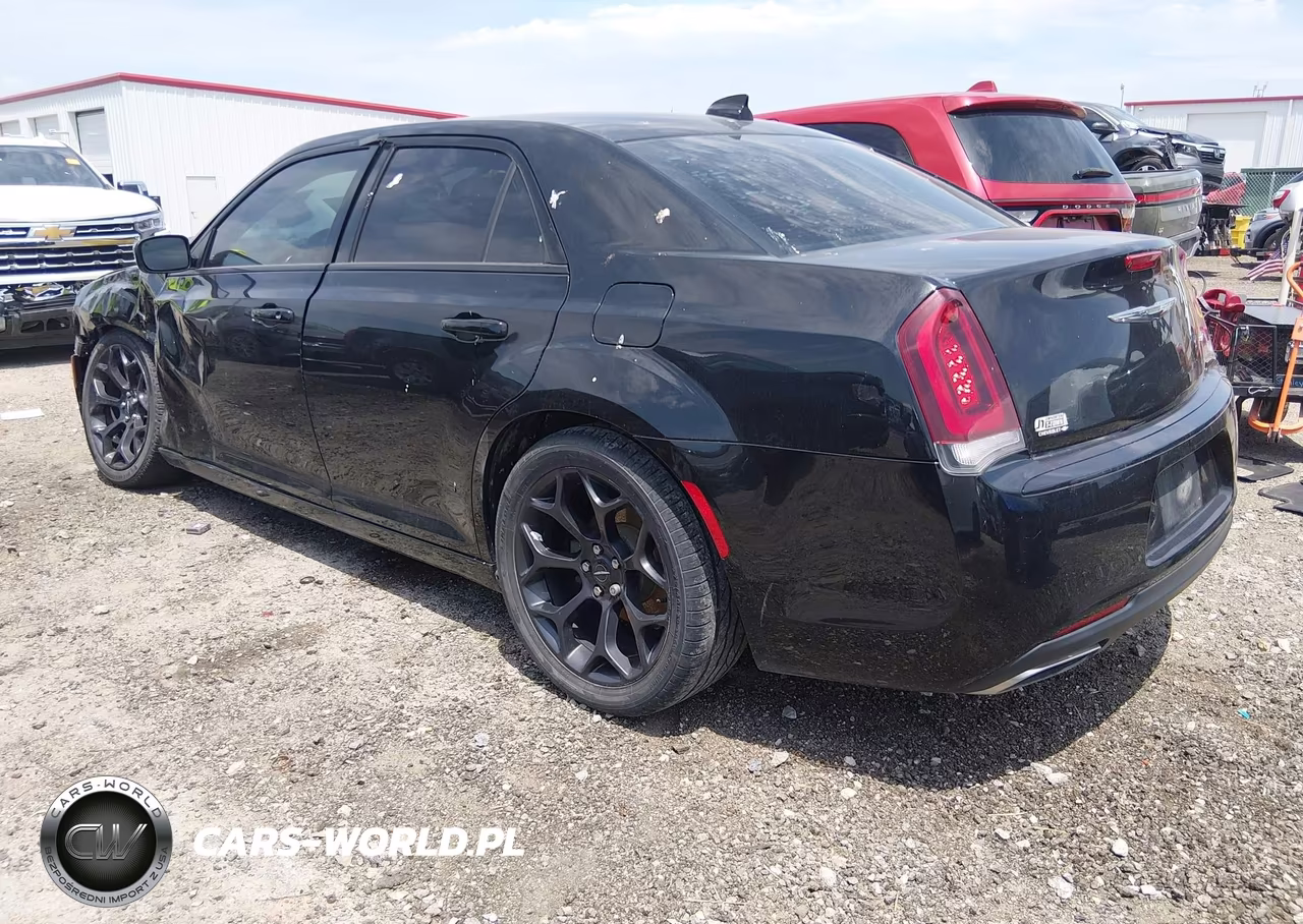 2020 Chrysler 300 Touring VIN:2C3CCAAG2LH115659 - 3
