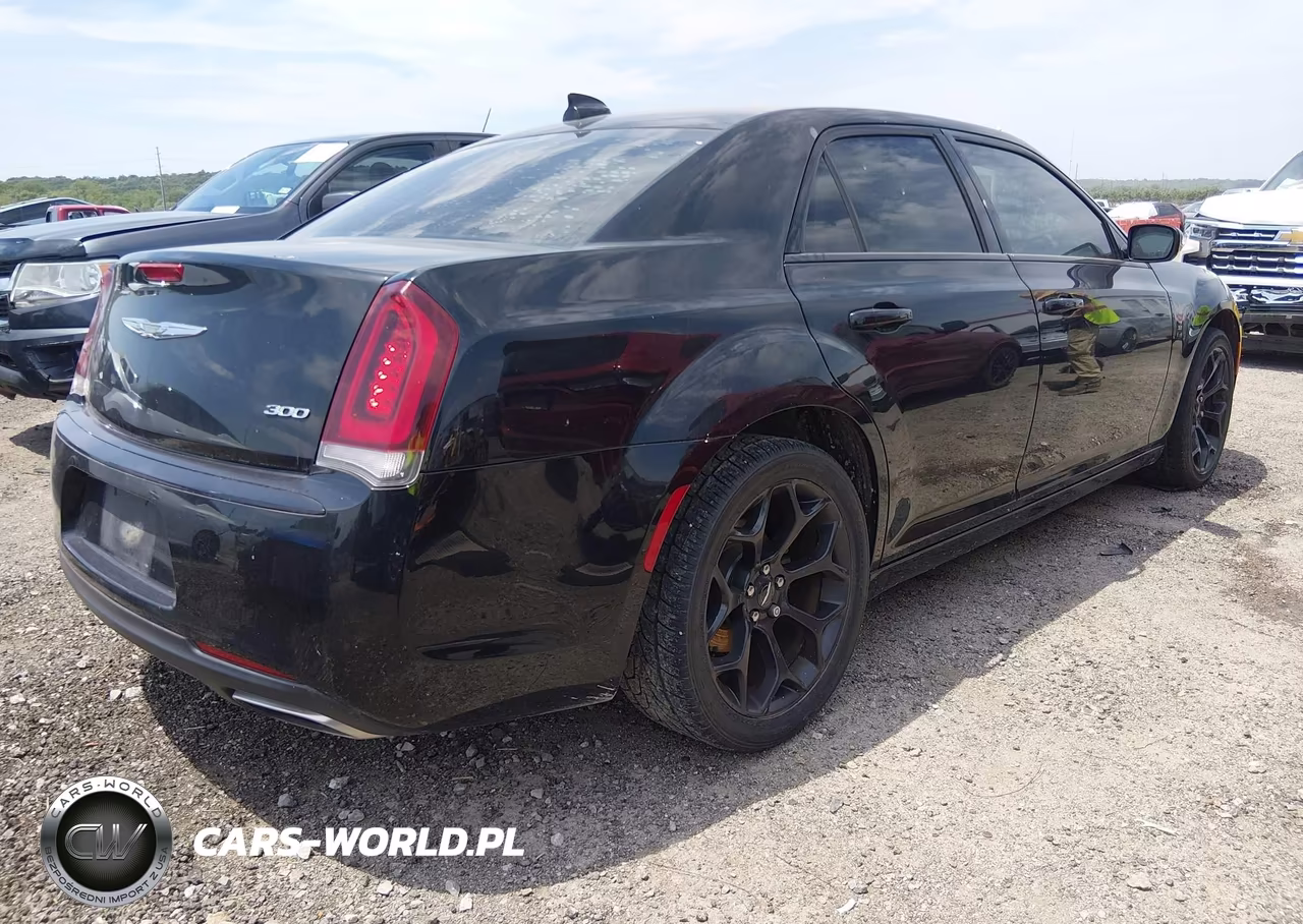 2020 Chrysler 300 Touring VIN:2C3CCAAG2LH115659 - 4
