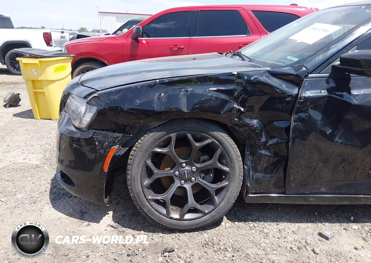2020 Chrysler 300 Touring VIN:2C3CCAAG2LH115659 - 6