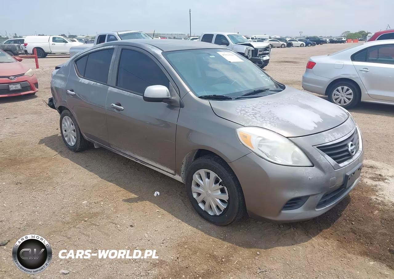 2014 Nissan Versa 1.6 S+ – zdjęcie 1 z 17