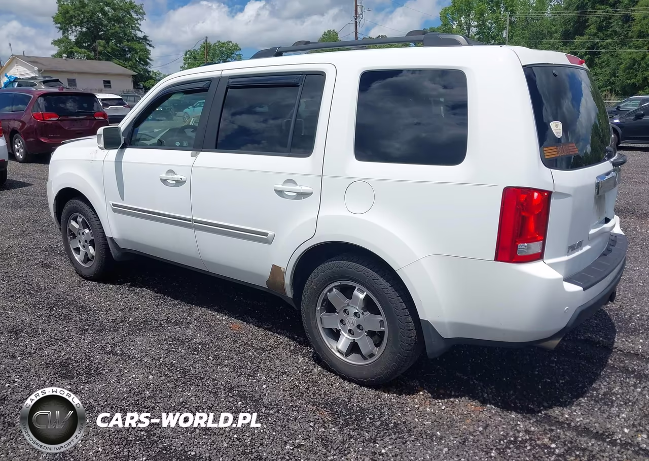 2010 Honda Pilot Touring VIN:5FNYF3H95AB005817 - 3