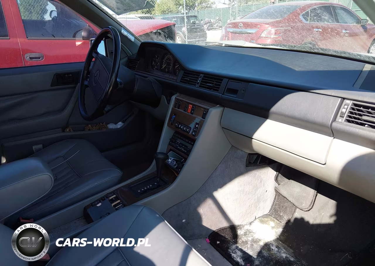 1988 Mercedes-Benz 300 Ce VIN:WDBEA50D8JA743616 - 5