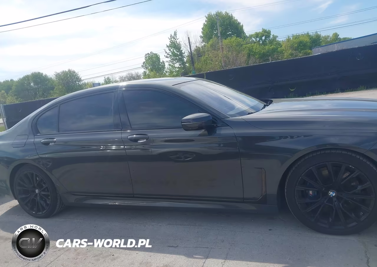 2021 BMW M760I xDrive VIN:WBA7U6C04MCF49996 - 13