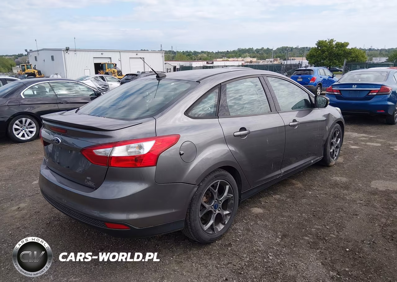 2014 Ford Focus Se VIN:1FADP3F29EL240263 - 4