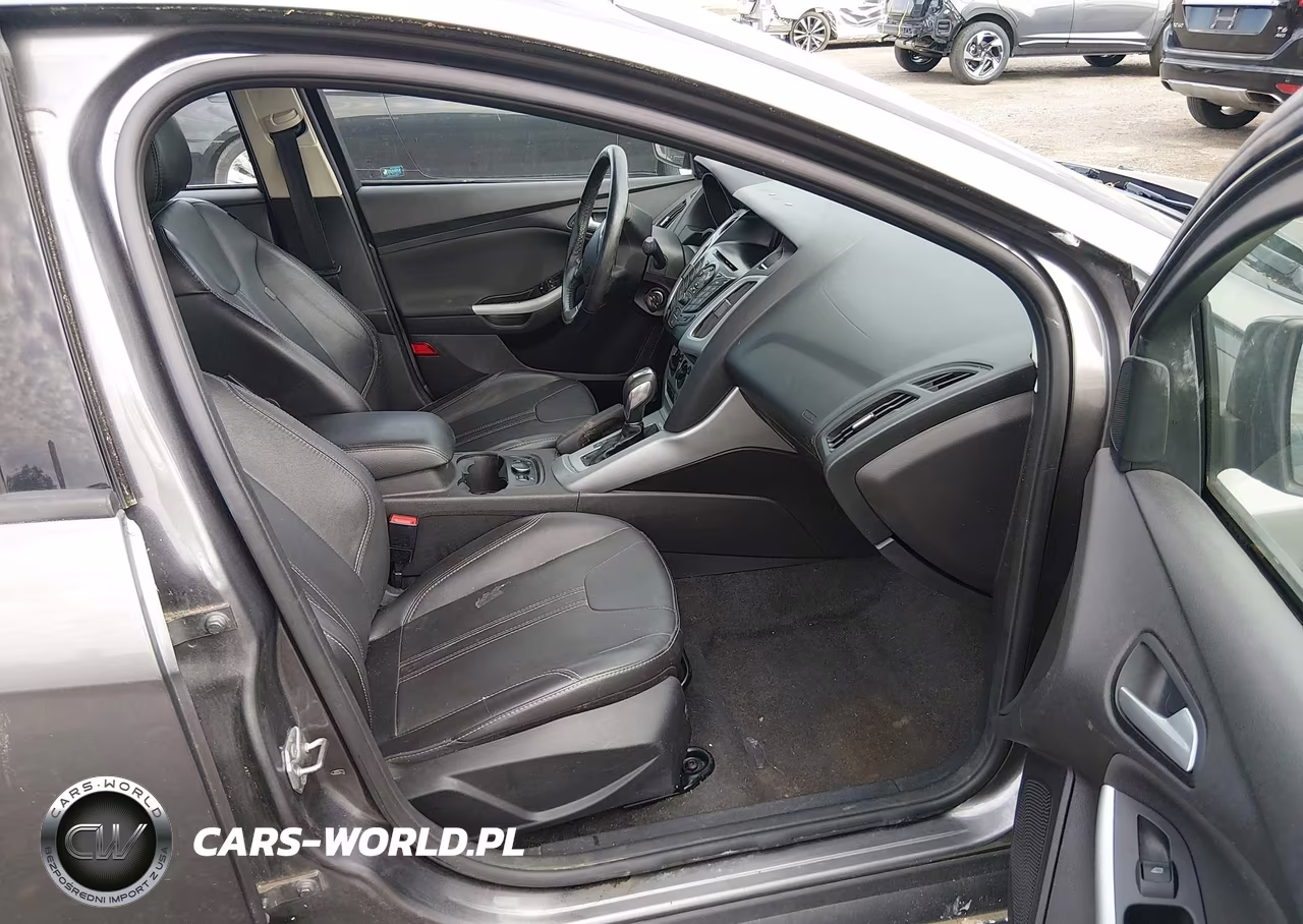 2014 Ford Focus Se VIN:1FADP3F29EL240263 - 5