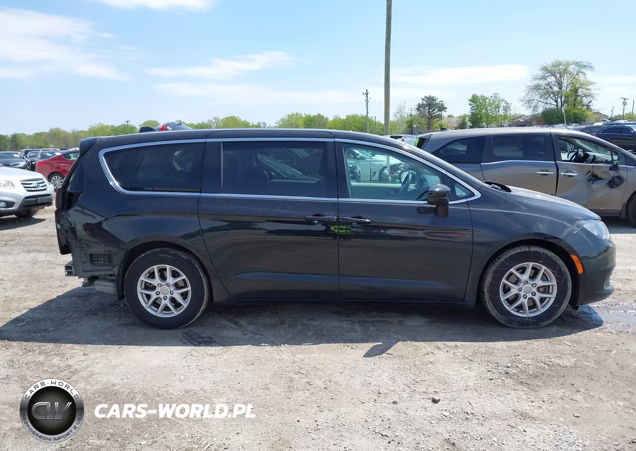 2017 Chrysler Pacifica Touring VIN:2C4RC1DG7HR516949 - 14