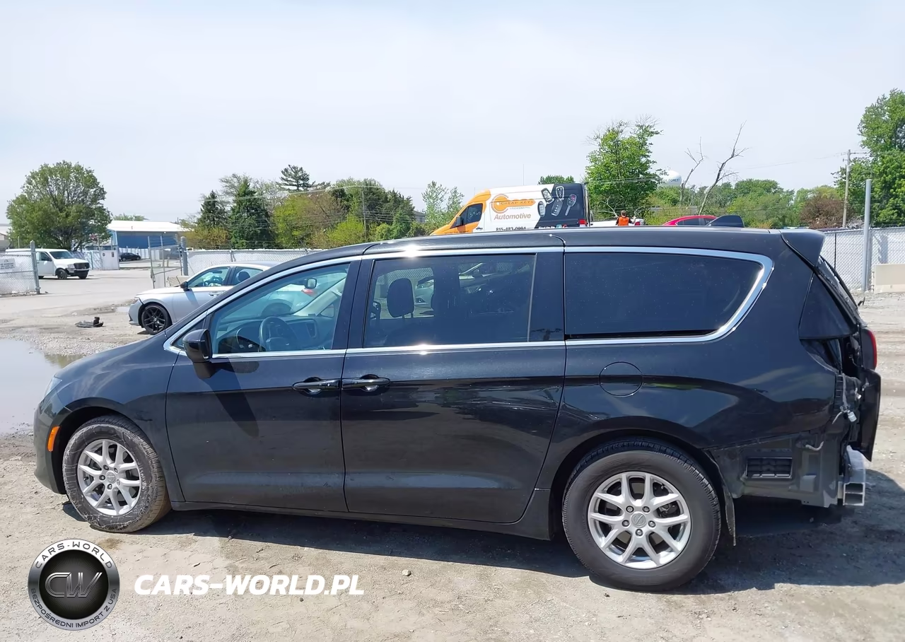 2017 Chrysler Pacifica Touring VIN:2C4RC1DG7HR516949 - 15