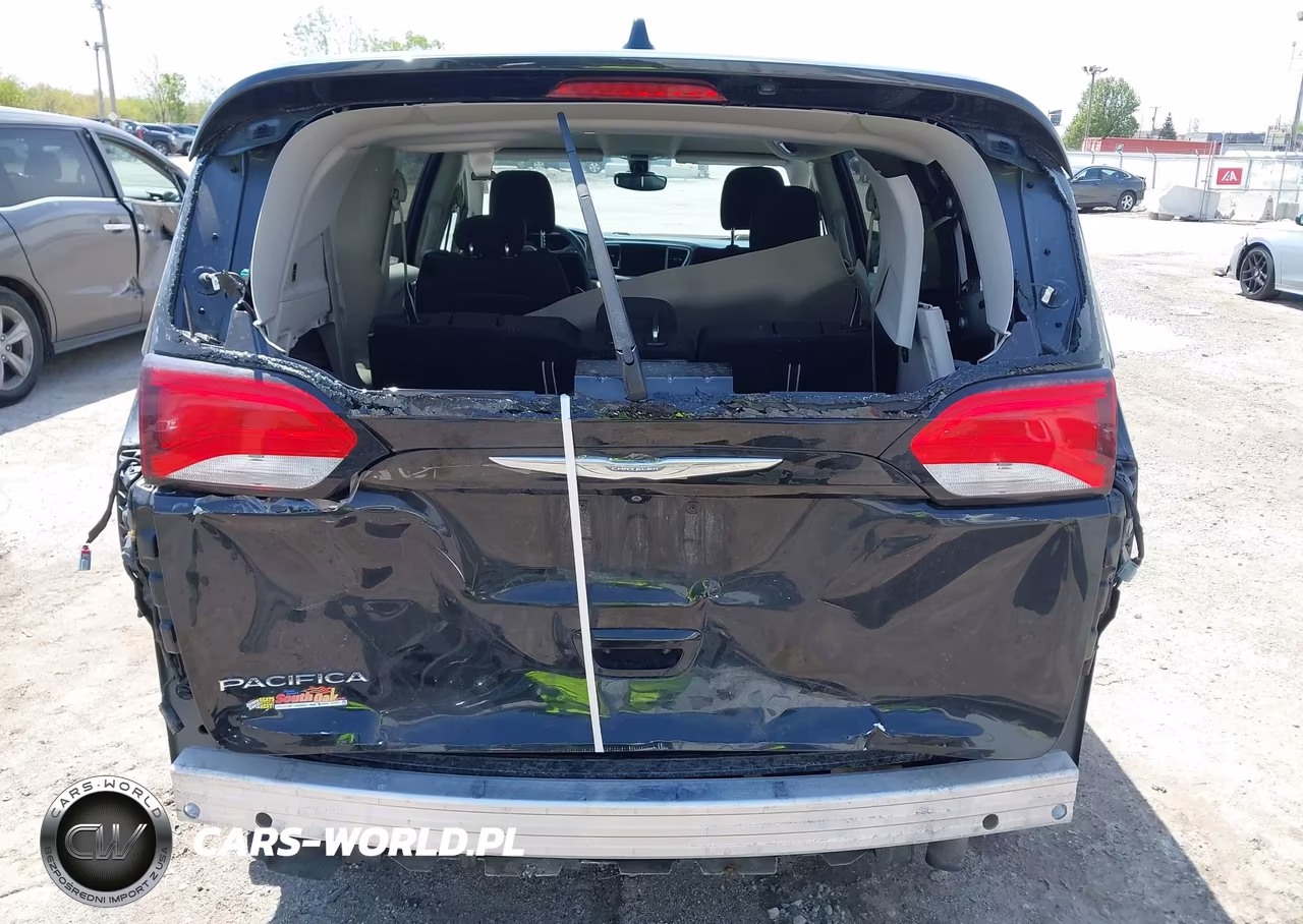 2017 Chrysler Pacifica Touring VIN:2C4RC1DG7HR516949 - 6