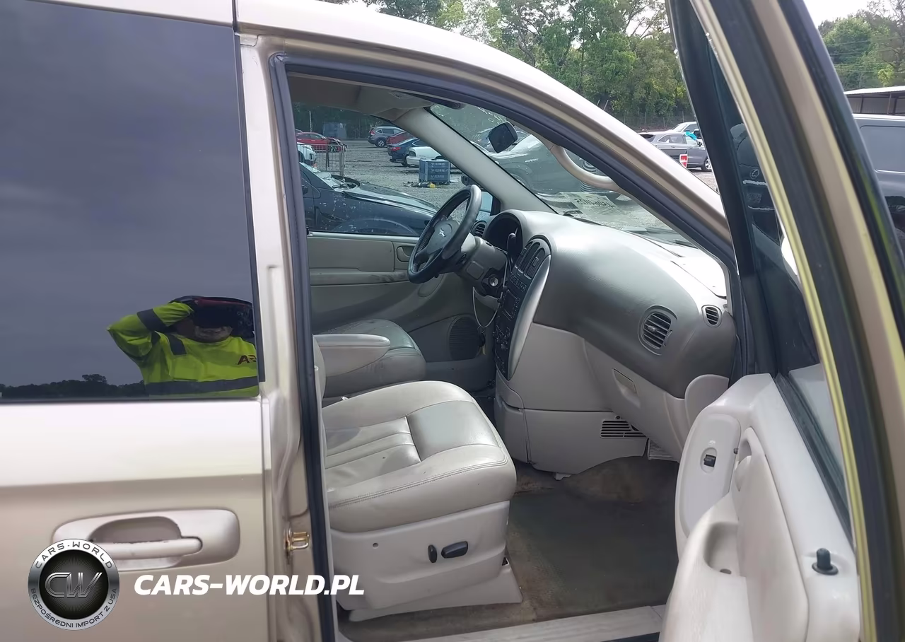 2006 Chrysler Town & Country Touring VIN:2A4GP54L96R861357 - 5
