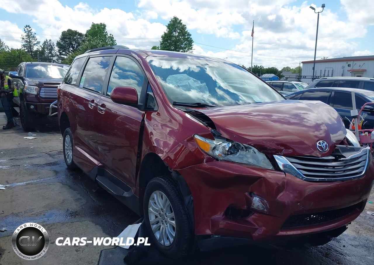 2015 Toyota Sienna Xle 8 Passenger – zdjęcie 1 z 17