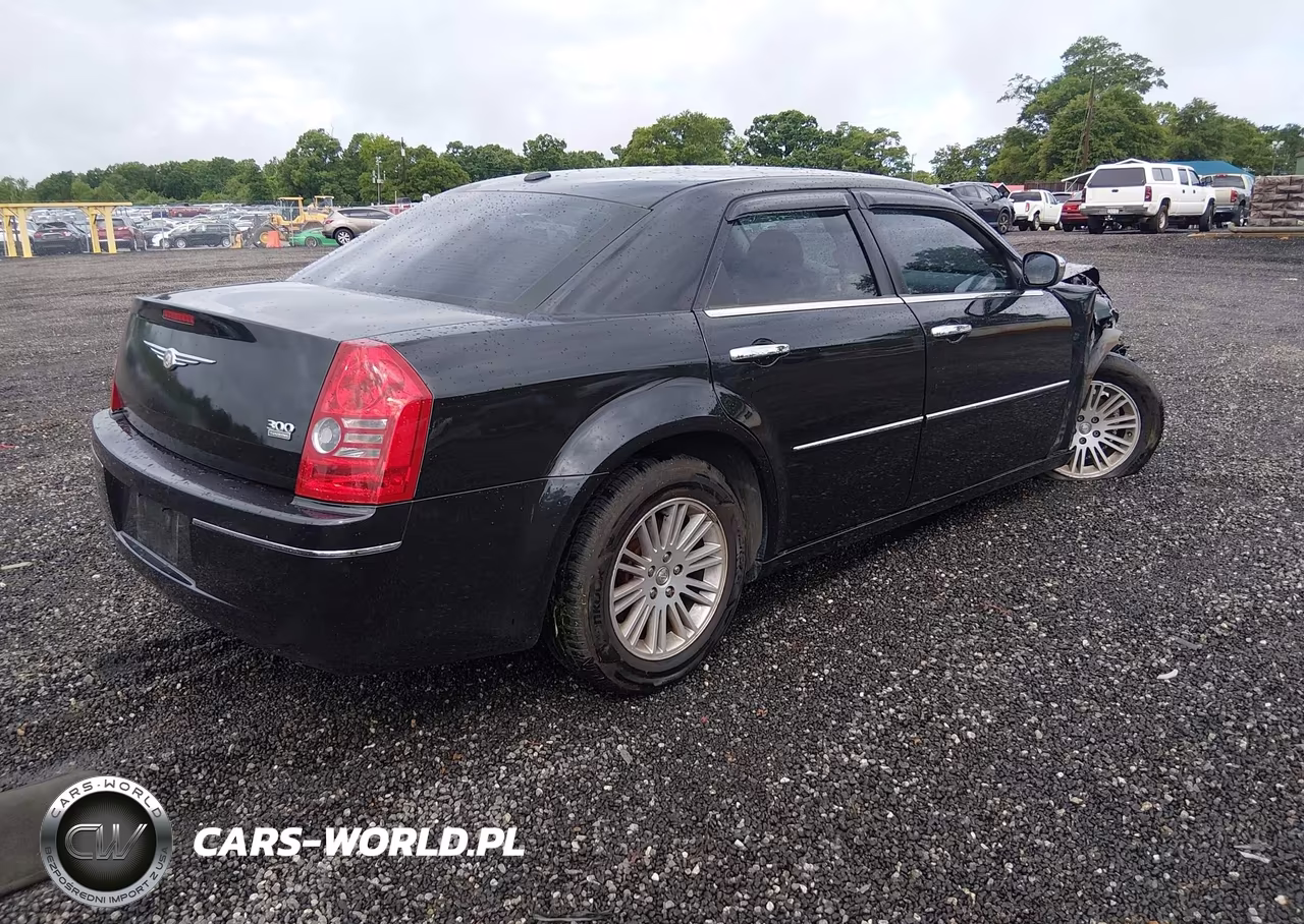 2010 Chrysler 300 Touring-Signature Series-Executive Series VIN:2C3CA5CV3AH164374 - 4