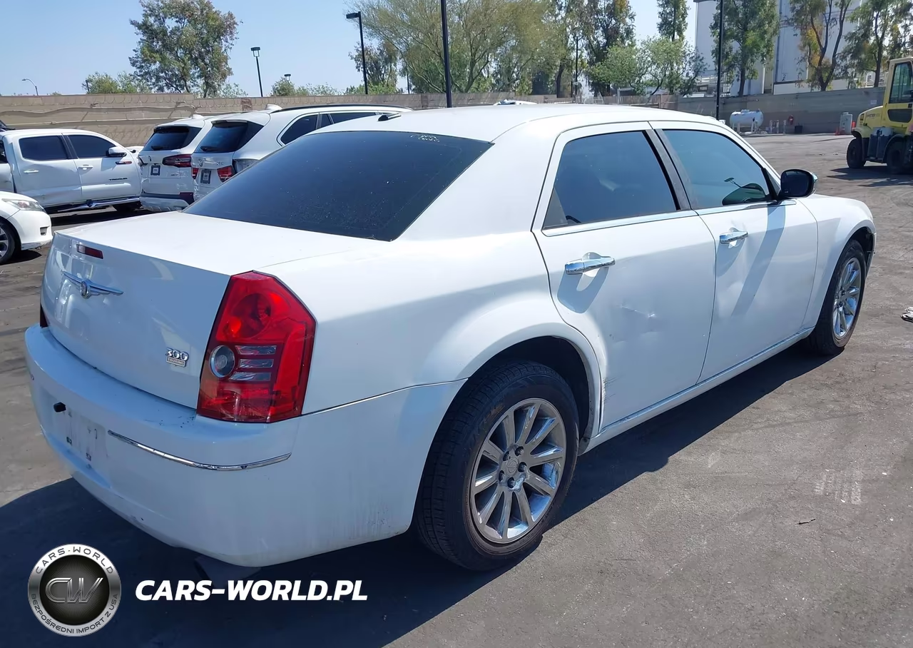 2010 Chrysler 300 Touring-Signature Series-Executive Series VIN:2C3CA5CV6AH326935 - 4