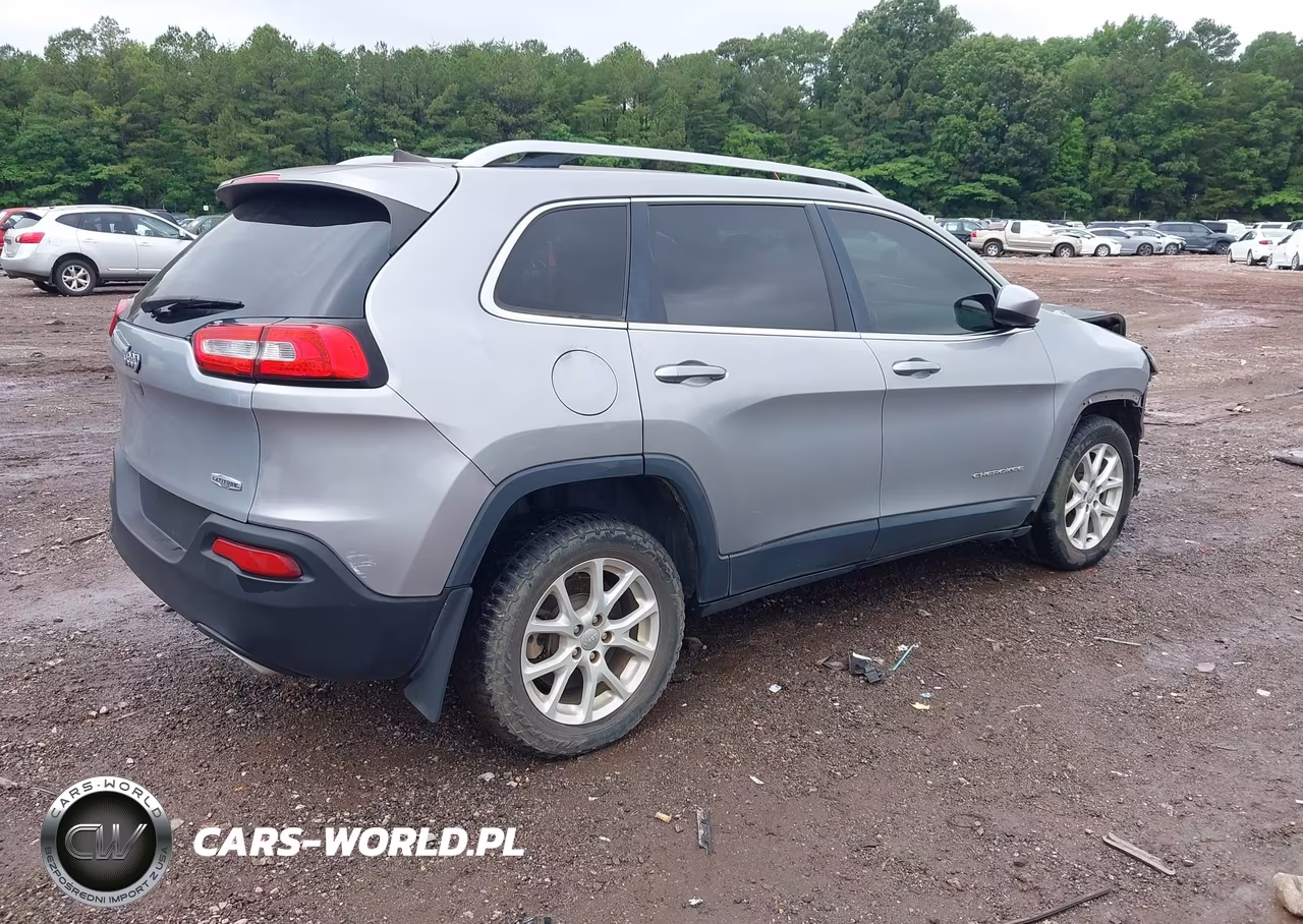 2016 Jeep Cherokee Latitude VIN:1C4PJLCS6GW274093 - 4