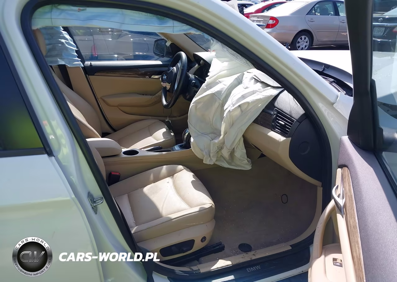2014 BMW X1 xDrive28I VIN:WBAVL1C55EVY14453 - 5