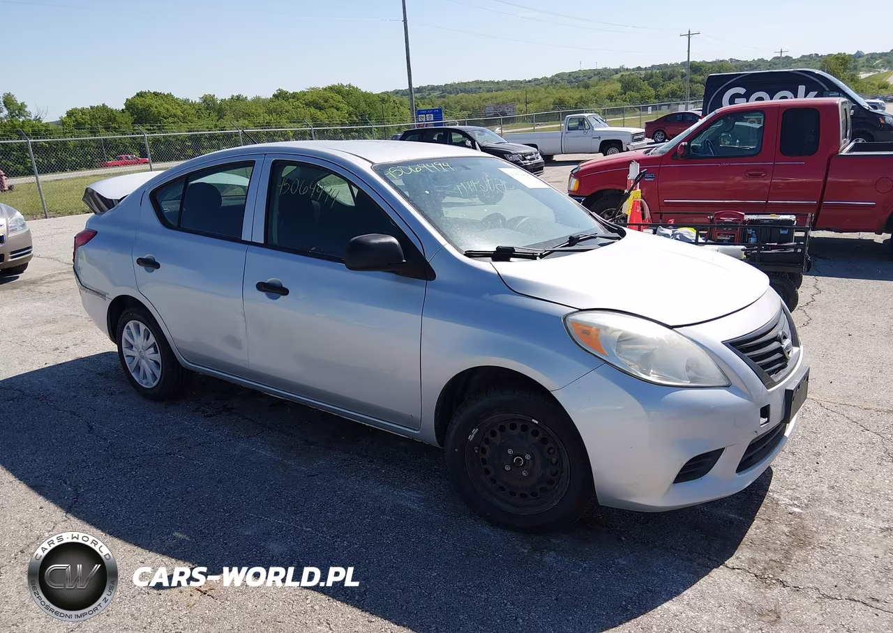 2013 Nissan Versa 1.6 S – zdjęcie 1 z 12