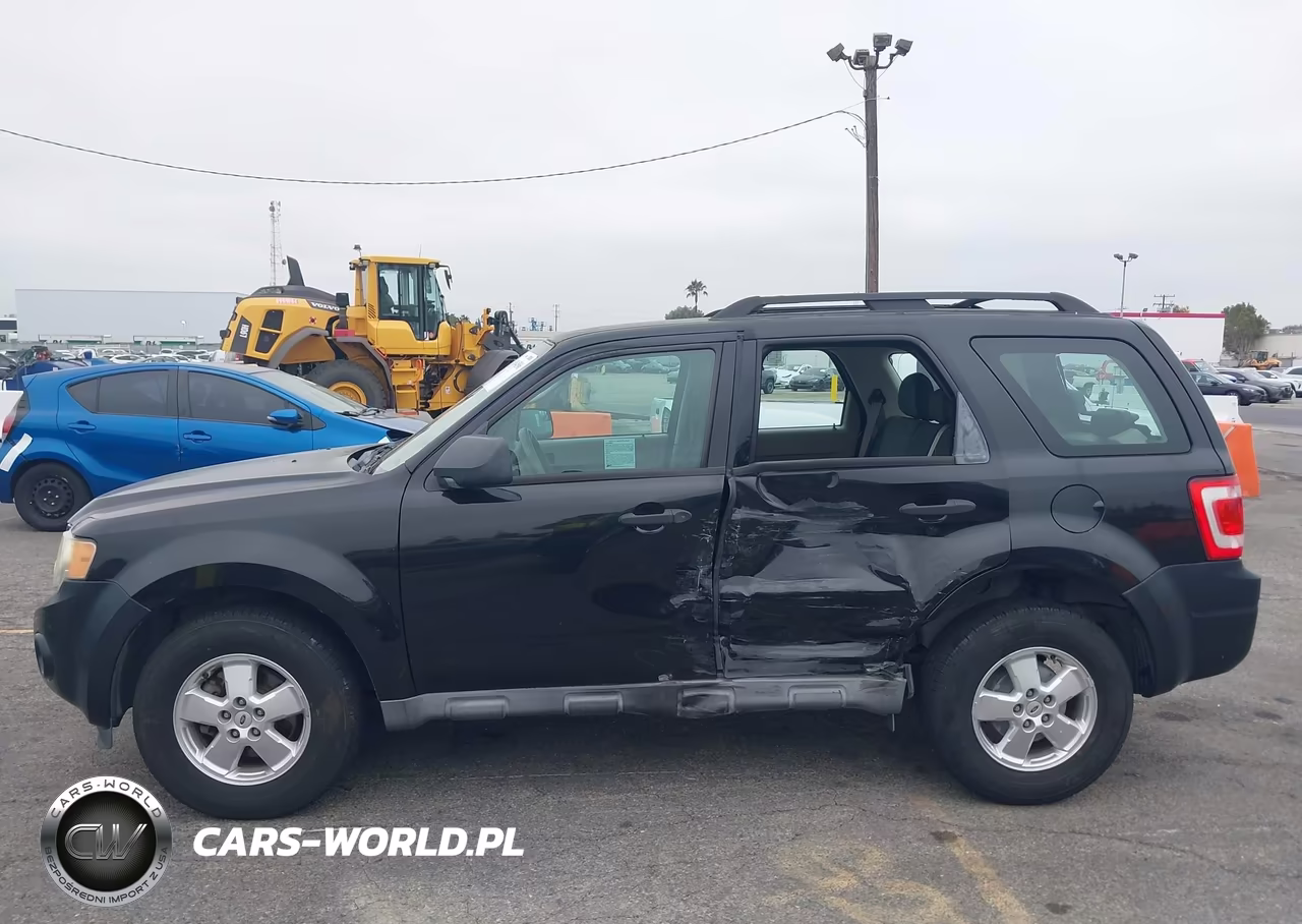 2011 Ford Escape Xls VIN:1FMCU0C75BKB33947 - 13