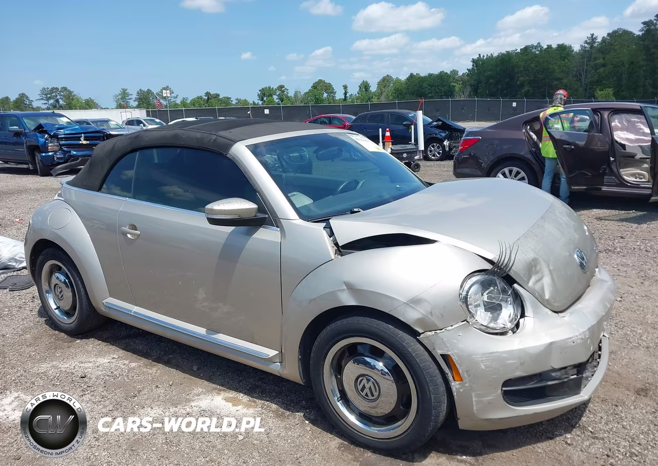 2015 Volkswagen Beetle 1.8T Classic – zdjęcie 1 z 16