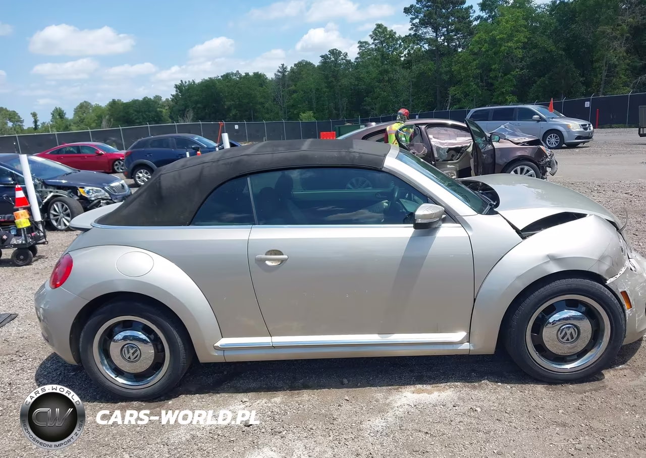 2015 Volkswagen Beetle 1.8T Classic VIN:3VW517AT4FM809699 - 13