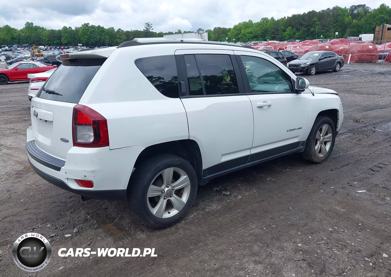 2016 Jeep Compass Latitude VIN:1C4NJCEAXGD599806 - 4