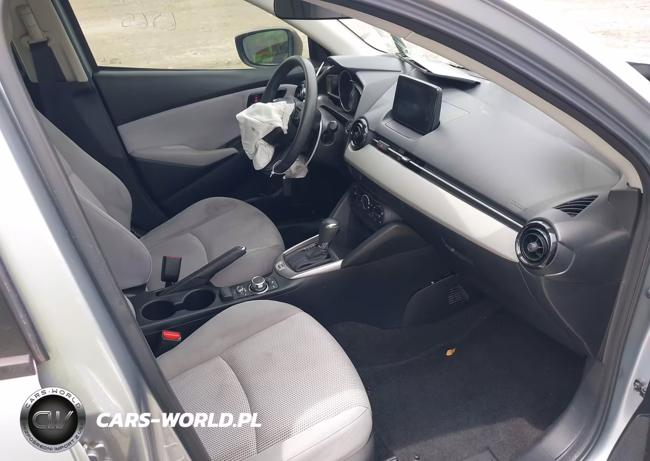 2019 Toyota Yaris L VIN:3MYDLBYV5KY526865 - 5