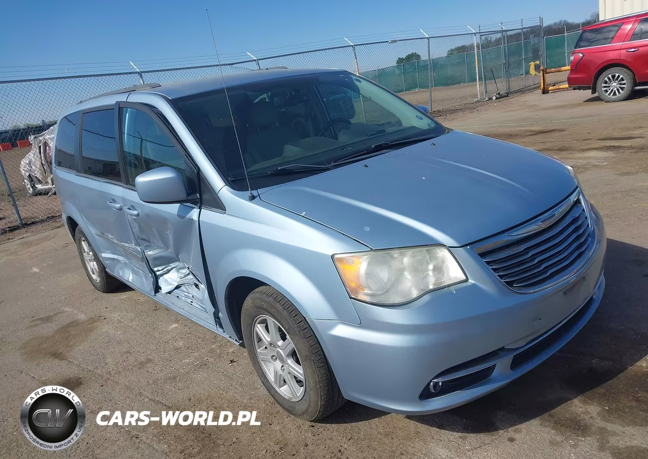 2013 Chrysler Town & Country Touring – zdjęcie 1 z 11