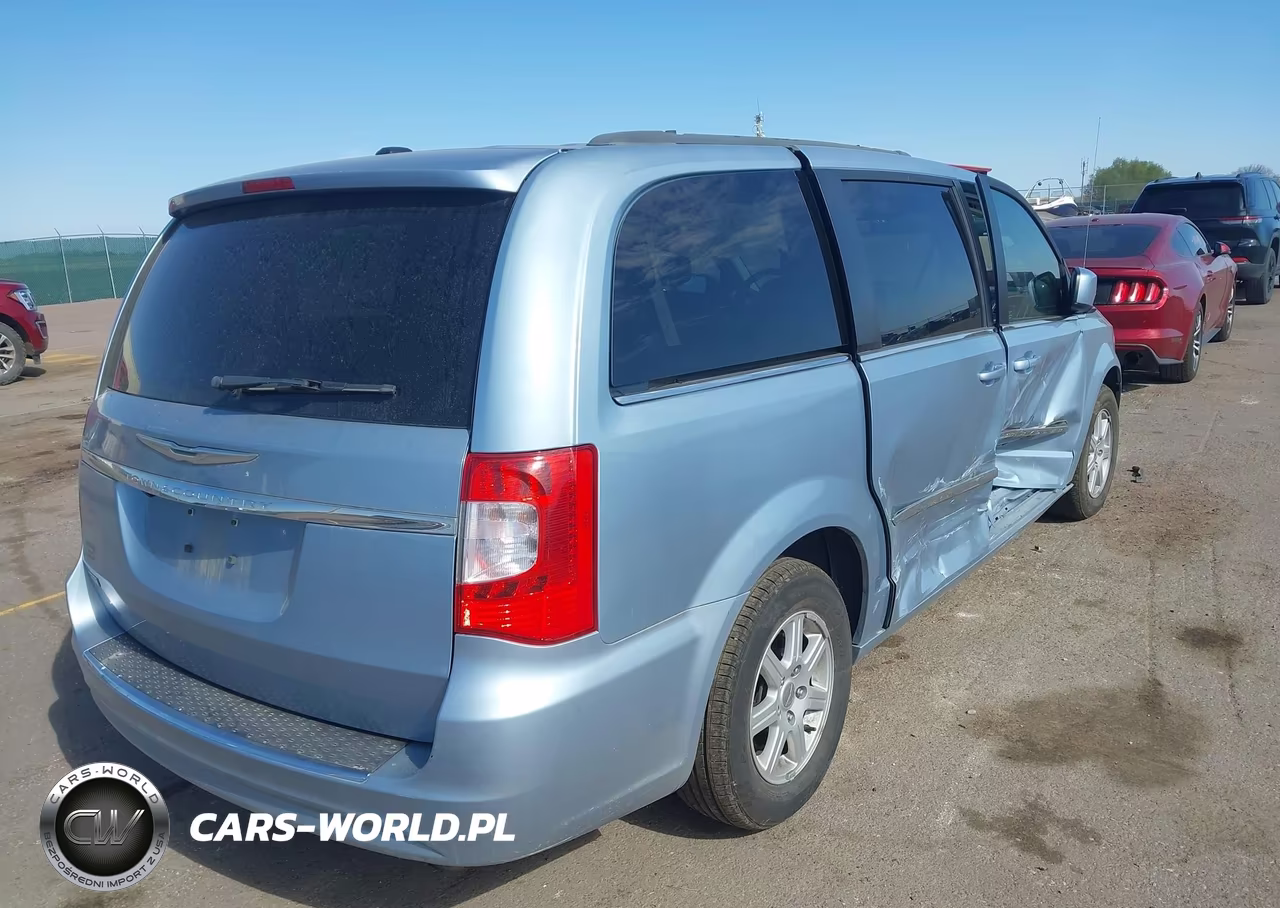 2013 Chrysler Town & Country Touring VIN:2C4RC1BG3DR555180 - 4