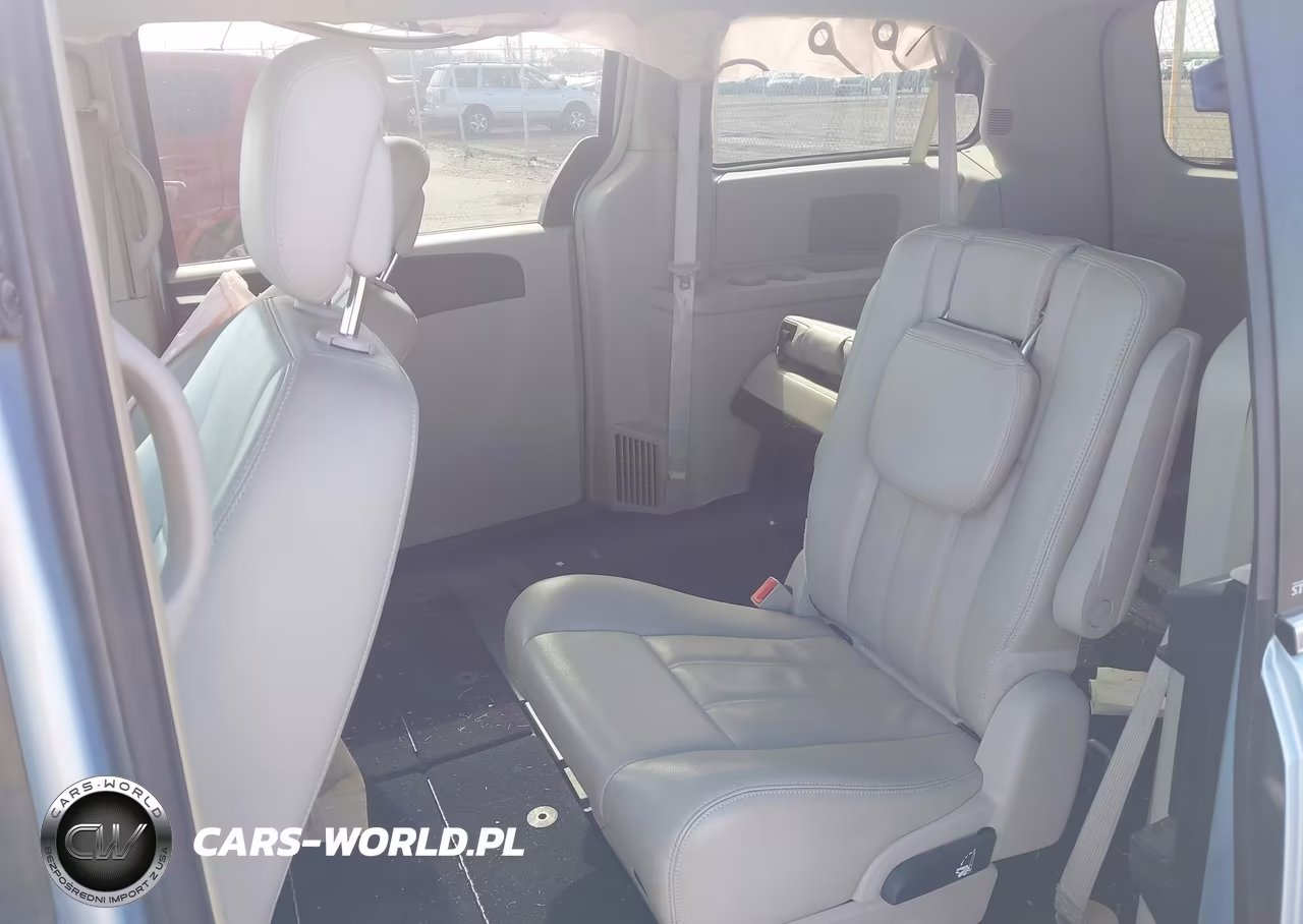 2013 Chrysler Town & Country Touring VIN:2C4RC1BG3DR555180 - 8