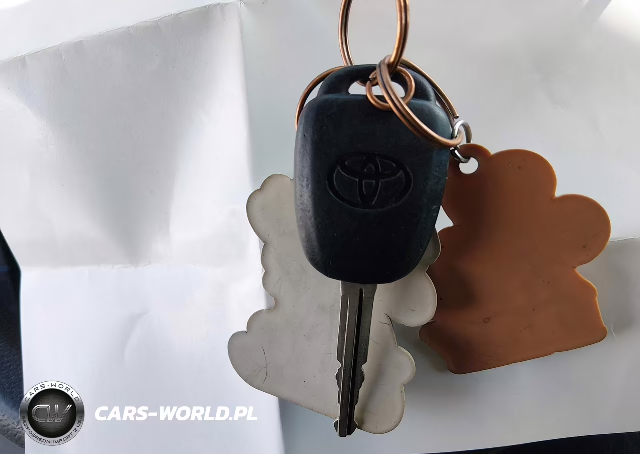 2018 Toyota Corolla Le VIN:2T1BURHE0JC053032 - 11