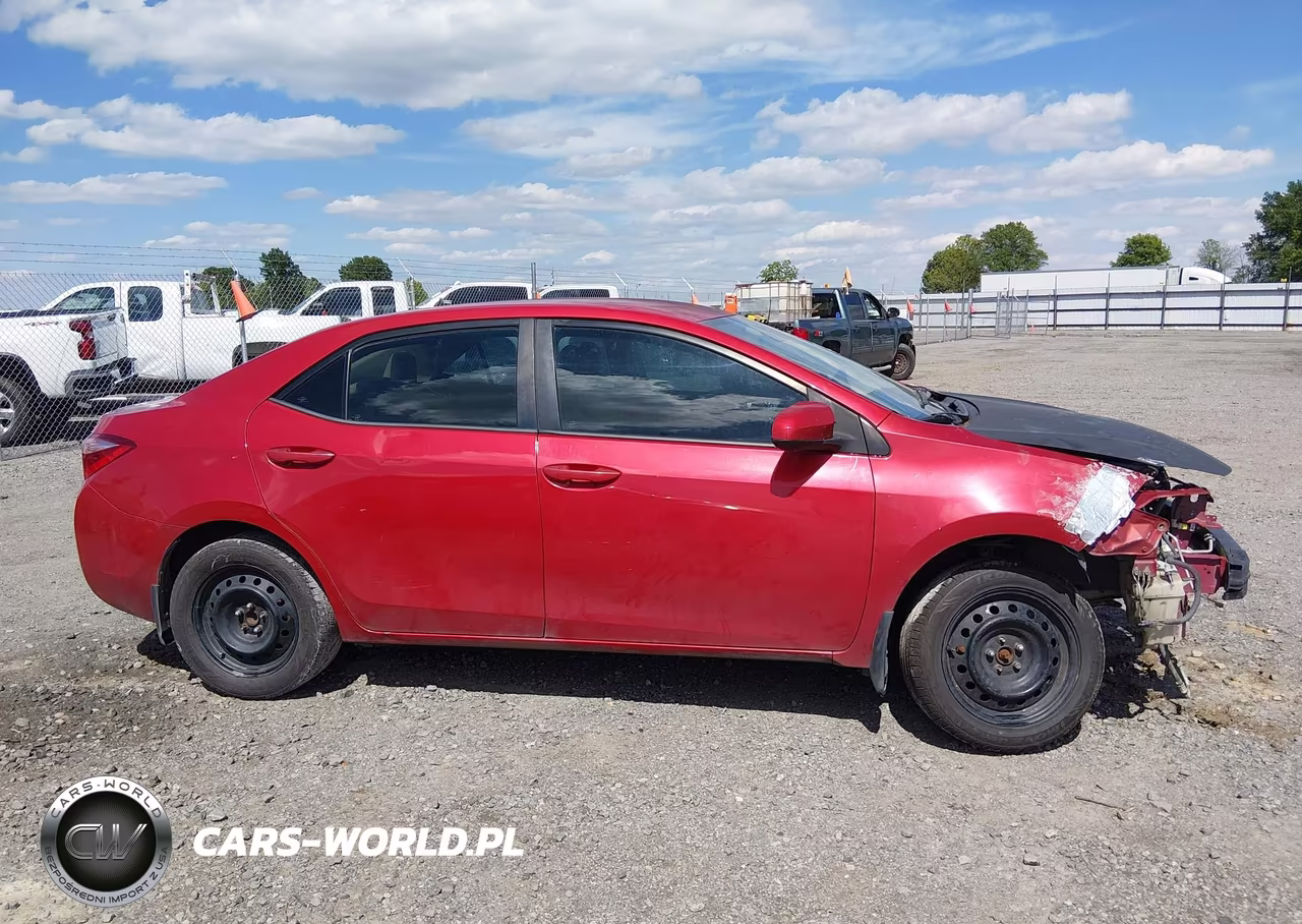 2018 Toyota Corolla Le VIN:2T1BURHE0JC053032 - 13