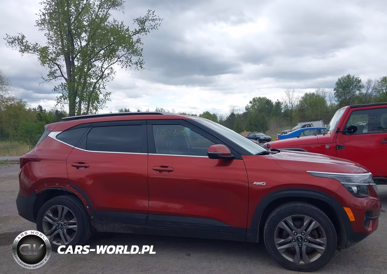 2021 Kia Seltos S VIN:KNDEUCAAXM7093139 - 13