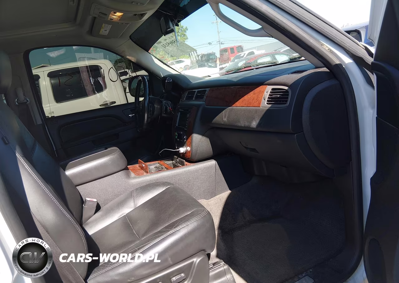 2010 Chevrolet Suburban 1500 Ltz VIN:1GNUKKE35AR173463 - 5