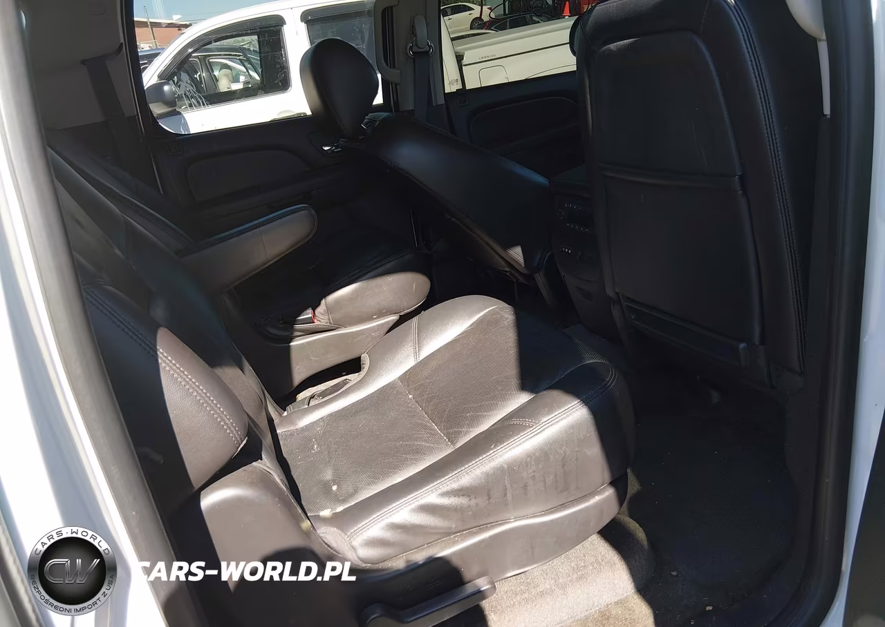 2010 Chevrolet Suburban 1500 Ltz VIN:1GNUKKE35AR173463 - 8
