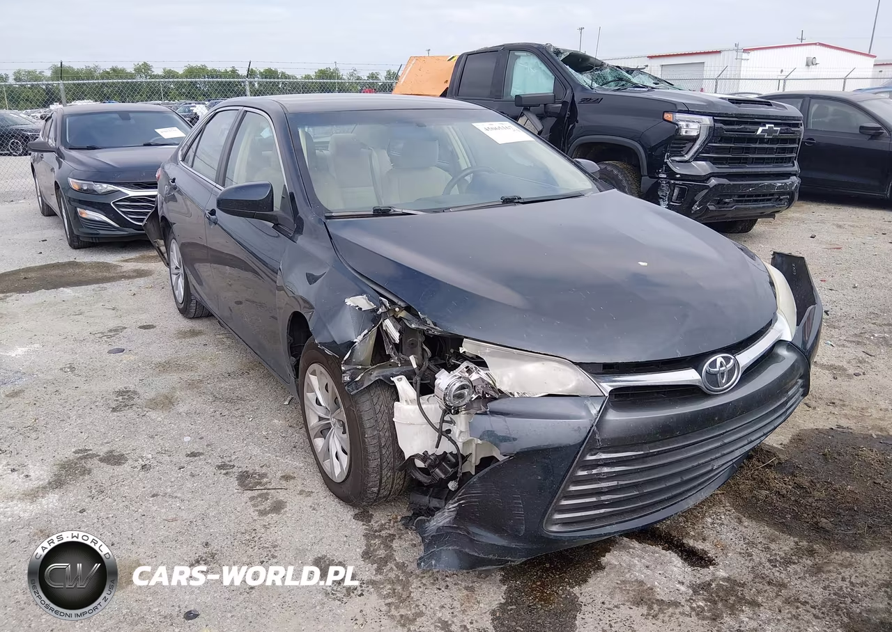 2015 Toyota Camry Le – zdjęcie 1 z 15