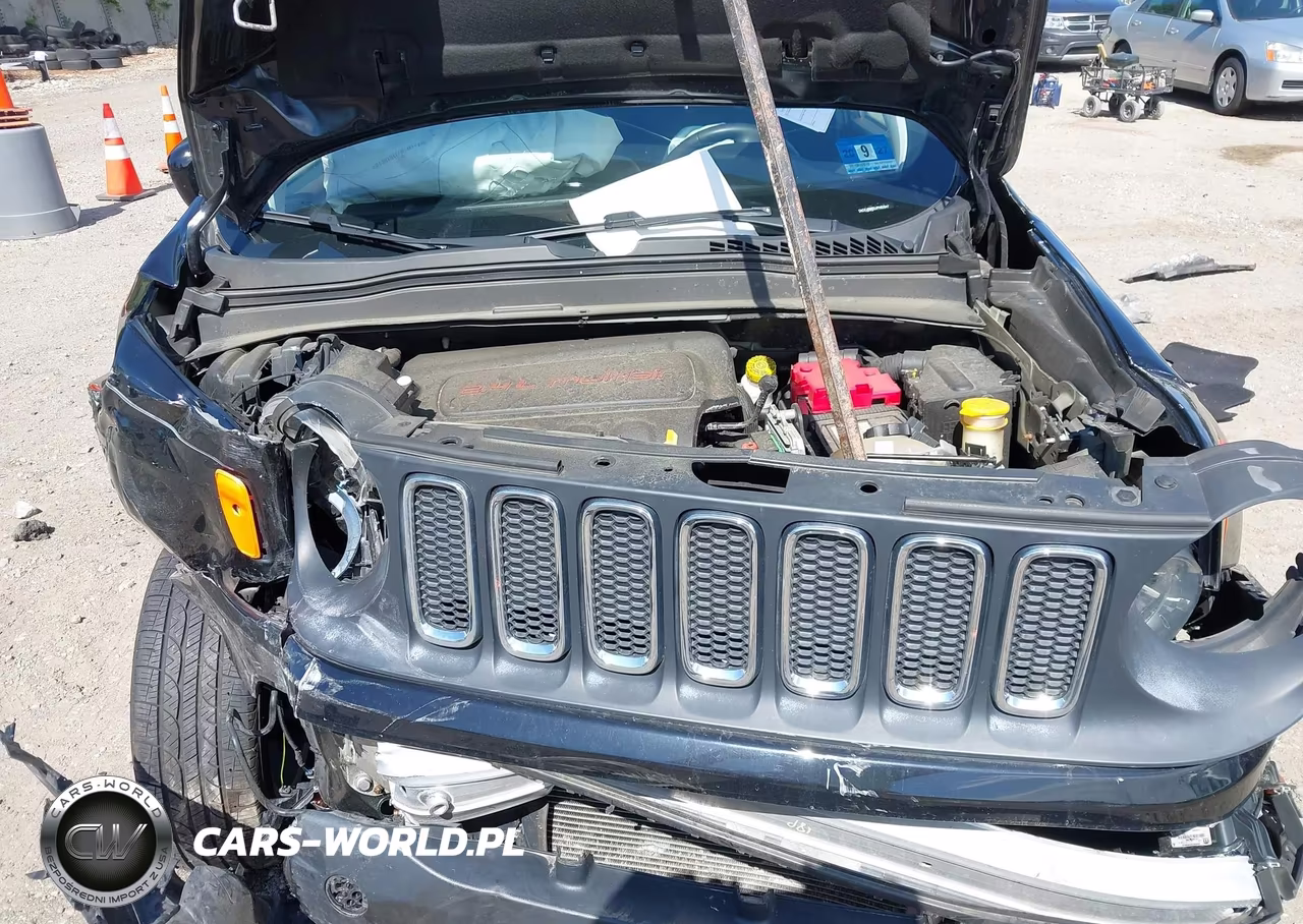 2018 Jeep Renegade Latitude 4X4 VIN:ZACCJBBB2JPH82947 - 10
