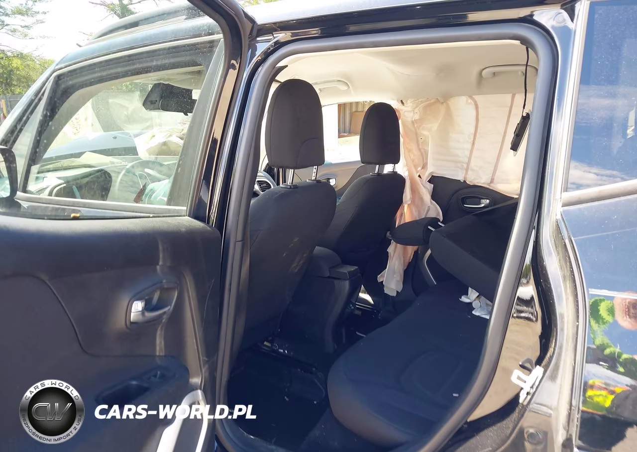 2018 Jeep Renegade Latitude 4X4 VIN:ZACCJBBB2JPH82947 - 8