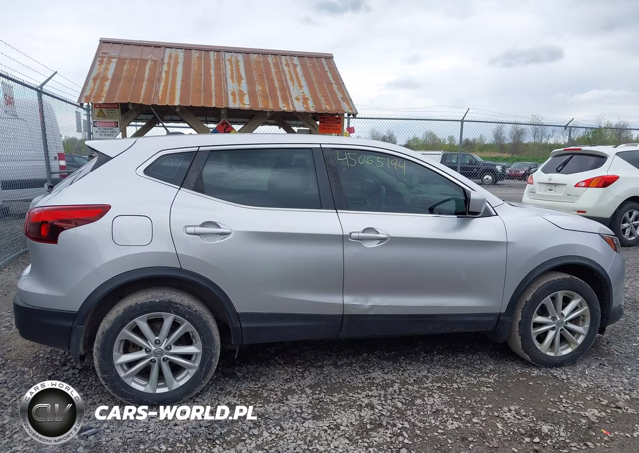 2018 Nissan Rogue Sport S VIN:JN1BJ1CPXJW164085 - 14