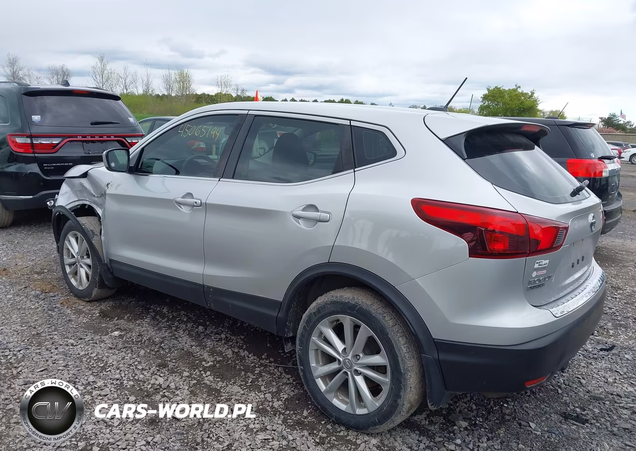 2018 Nissan Rogue Sport S VIN:JN1BJ1CPXJW164085 - 3