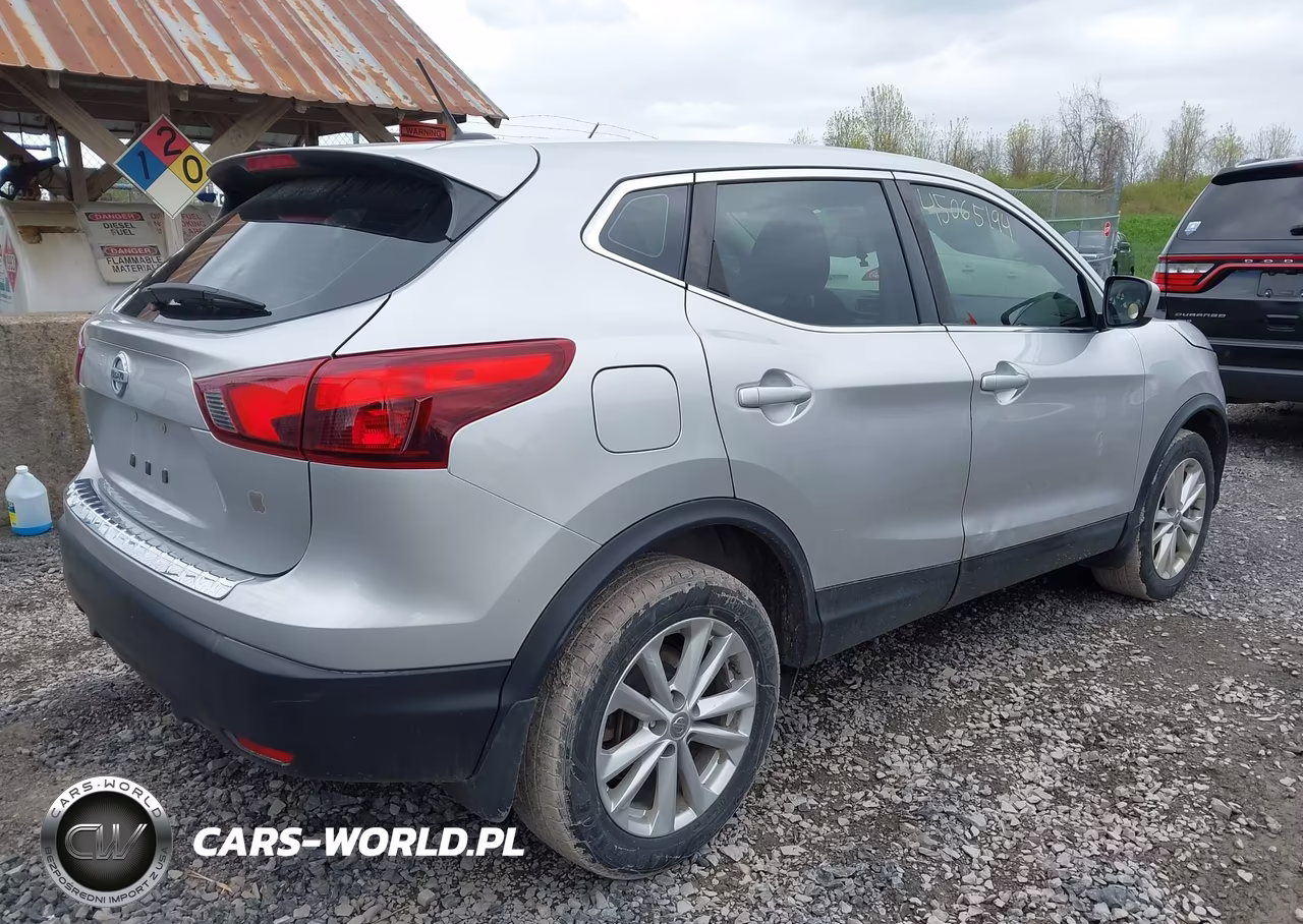 2018 Nissan Rogue Sport S VIN:JN1BJ1CPXJW164085 - 4